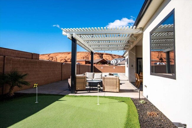Building Photo - "Beautiful 4-Bed Oasis with 2.5 Baths in Serene Dixie Springs Community"