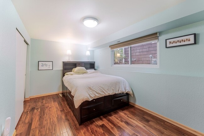 Building Photo - Amazing Custom Home