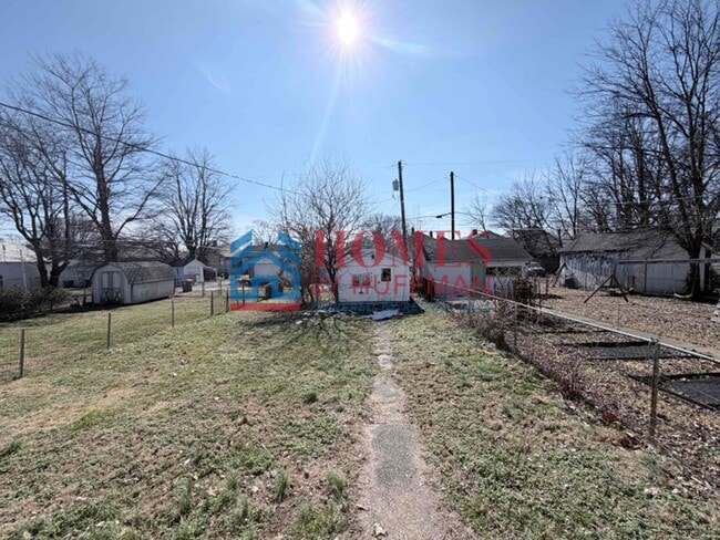 Building Photo - Two Bedroom House | Move in Ready!