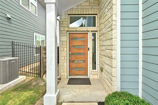 Building Photo - 7308 Oberon St