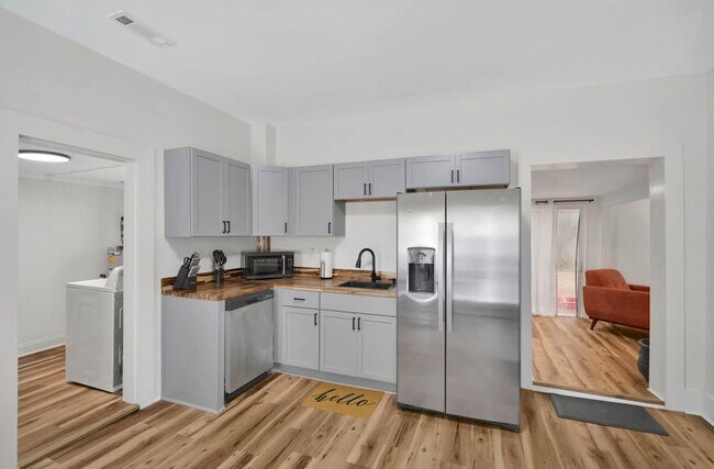 Building Photo - 521 E Water St