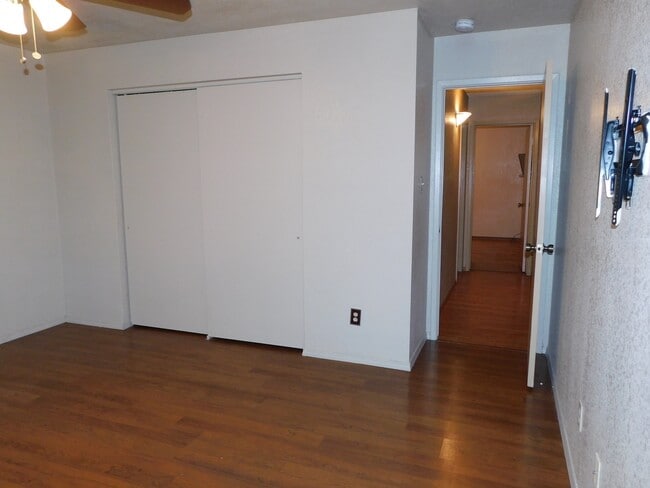 Building Photo - 4 BEDROOM HOME IN COLLEGE PARK!