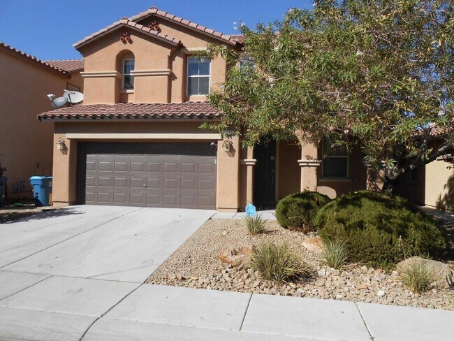Building Photo - Beautiful Spacious Home in Mountains Edge