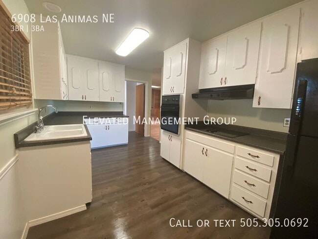 Building Photo - 6908 Las Animas Ave NE