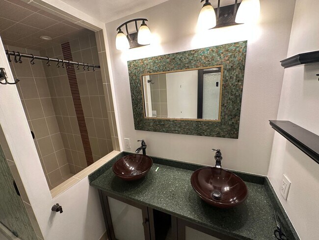 Building Photo - 2Bed/2Bath Corner Condo with Resort Amenities in Playa Del Rey