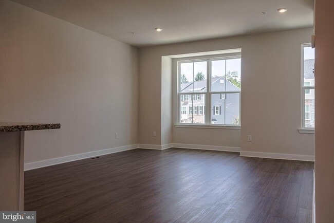 Building Photo - 6 Foxwood Dr