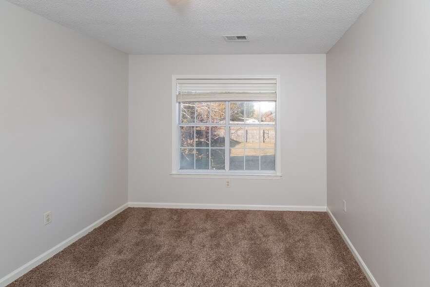 Building Photo - 5996 Southbend Ln