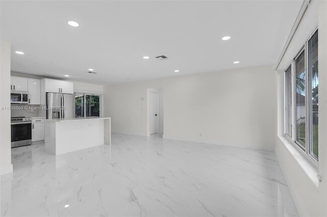 Building Photo - 6431 Roosevelt St