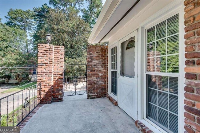 Building Photo - 799 Marstevan Dr NE