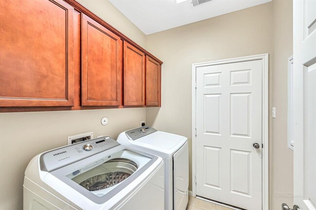 Building Photo - 27523 Huggins Crest Ct