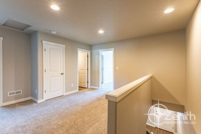 Building Photo - 7415 NE 136th Ave