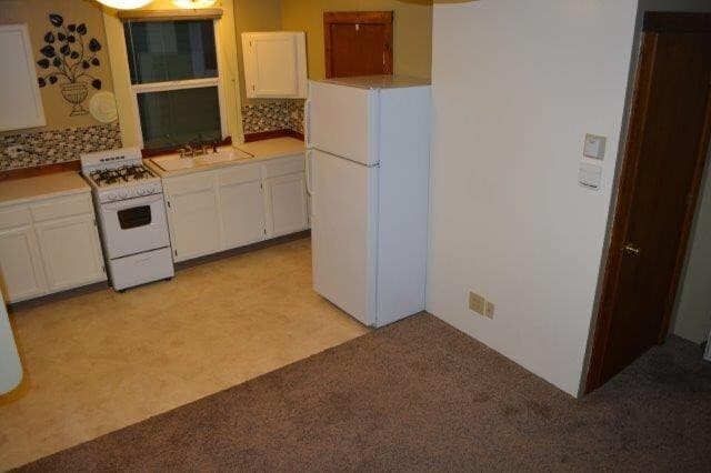 Building Photo - CUTE, COZY CABIN , 1 bedroom studio detached house