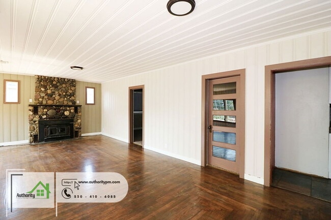Building Photo - 1840 Heller Ln