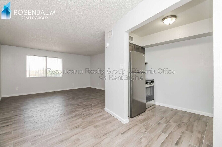 Building Photo - 1050 W University Dr