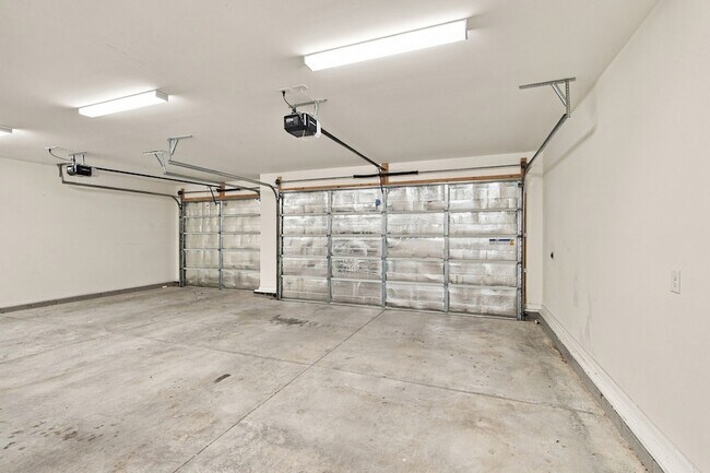 Building Photo - 613 Drummond St
