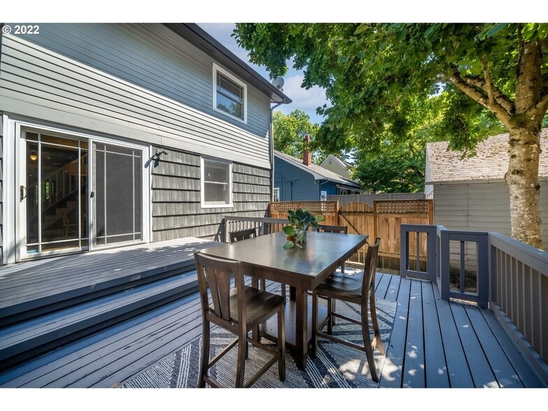 Deck - 2605 NE 35th Ave