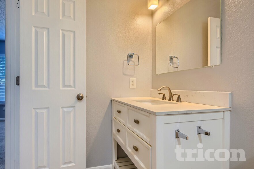 Building Photo - 1204 Crabtree Ct