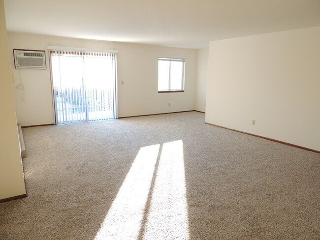 Building Photo - 726 Mansfield Ct