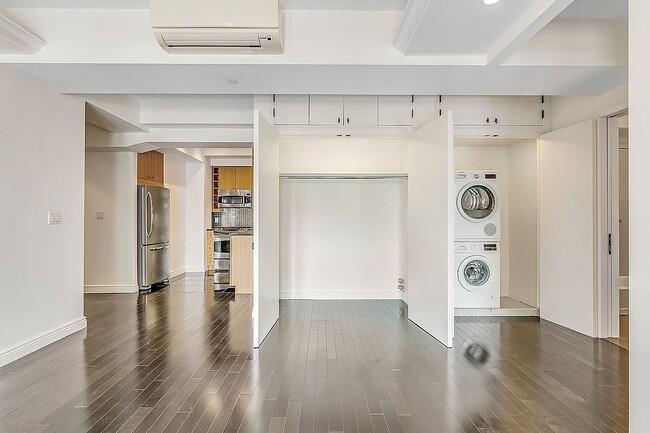 Building Photo - 30-11 21st St