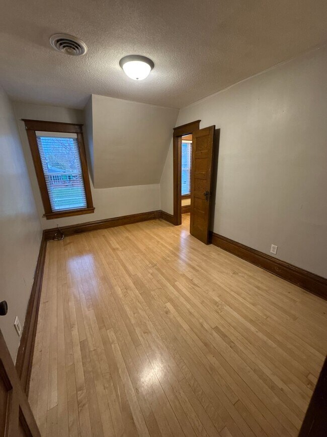 Building Photo - NSP-139/141 6th St NW