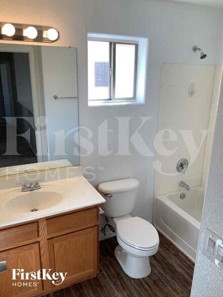 Building Photo - 12922 W Holly St