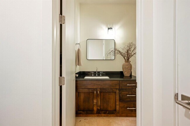 Building Photo - 2017 Kinney Ave