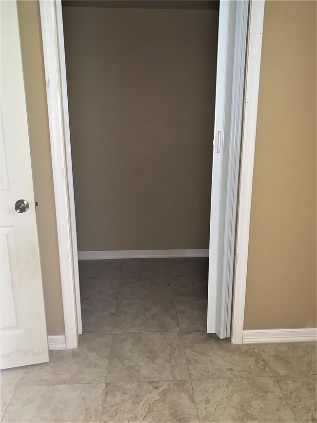 Building Photo - 5924 Morningdale St