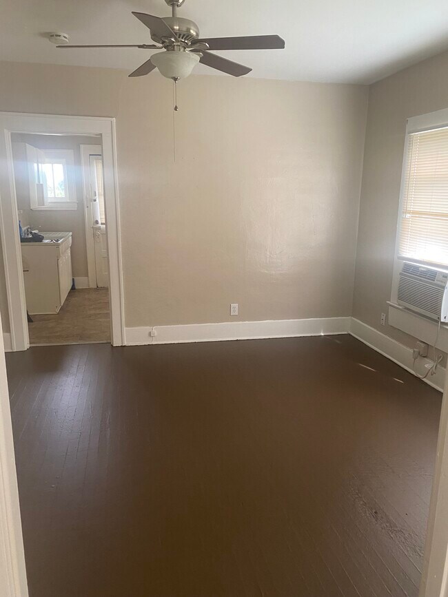 Building Photo - 2209 Crittenden Dr