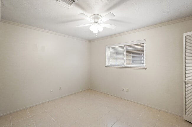Building Photo - 10834 Lynbrook Dr