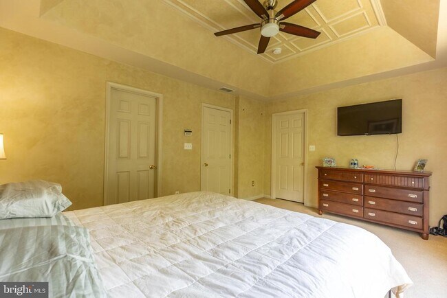 Building Photo - 536 E Boxborough Dr