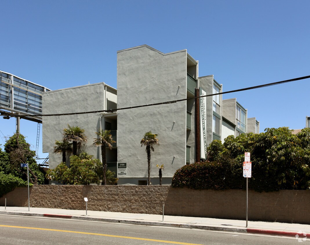 Windward Village Venice