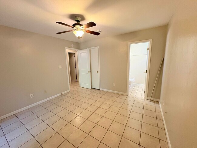 Building Photo - 3245 Mound Dr