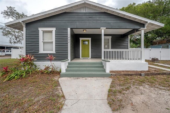 Primary Photo - 1202 E Giddens Ave
