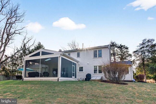 Building Photo - 11922 Holly Spring Dr