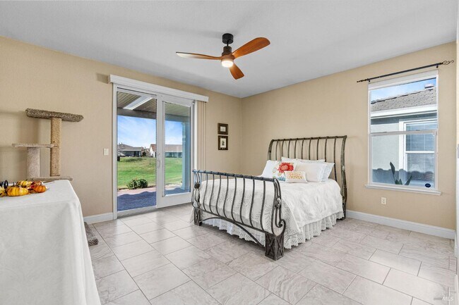 Building Photo - 351 Spyglass Dr