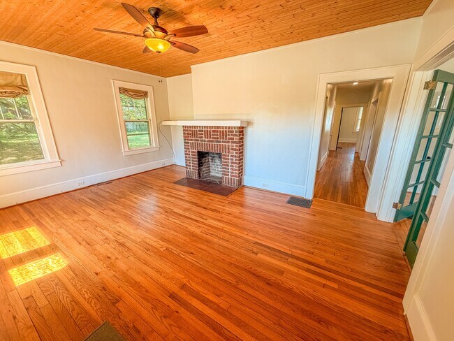 Building Photo - 11 Perry Rd