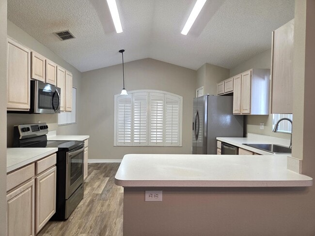 Building Photo - 3/2 In King's Ridge 55+ Community