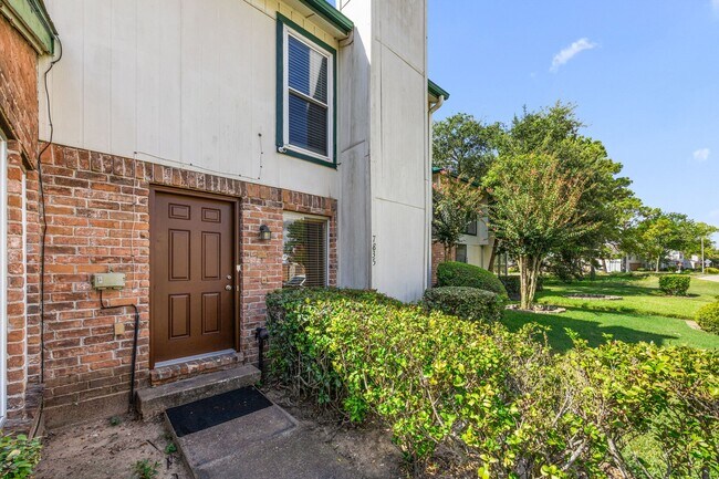 Building Photo - 7835 Bateman Ln