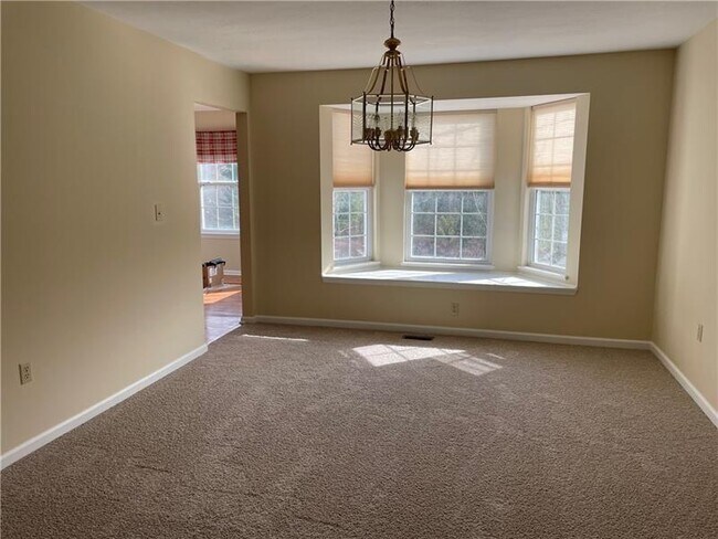 Building Photo - 204 Quail Ct