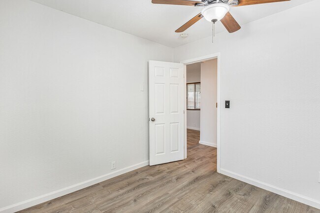 Building Photo - Large Yard! Must see 3bed 2bath Fontana home!!