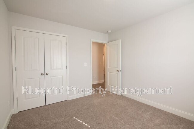 Building Photo - 281 Union Dr