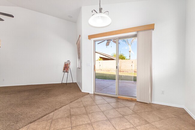 Building Photo - 4384 E Cherry Hills Dr