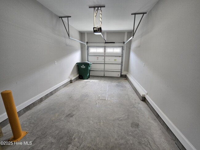 Building Photo - 1819 Fox Den Way