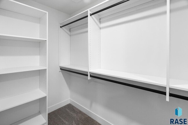 Building Photo - 1137 N Thompson Ave