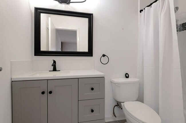 Building Photo - Charming 1BR Condo in Palm Bay