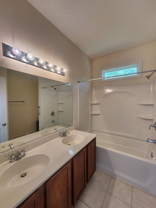 Building Photo - Rental House-Swannanoa, NC
