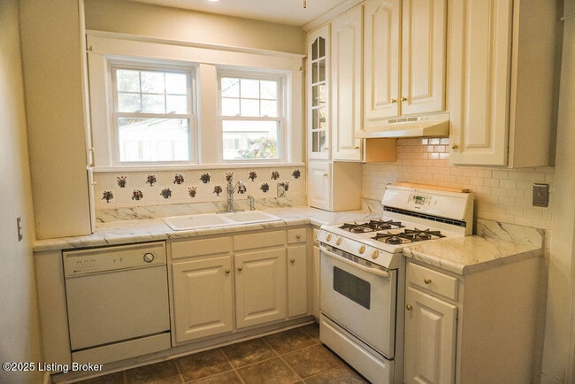 Building Photo - 1747 Harvard Dr