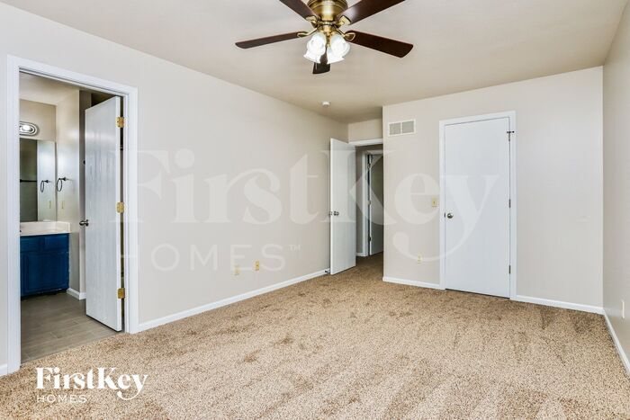 Building Photo - 15 Crystal Lake Dr