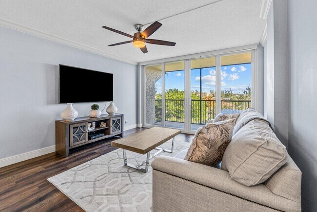 Building Photo - 14 Royal Palm Way