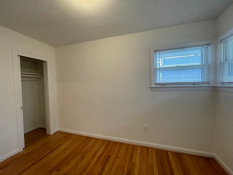 Building Photo - 306 Russell Rd